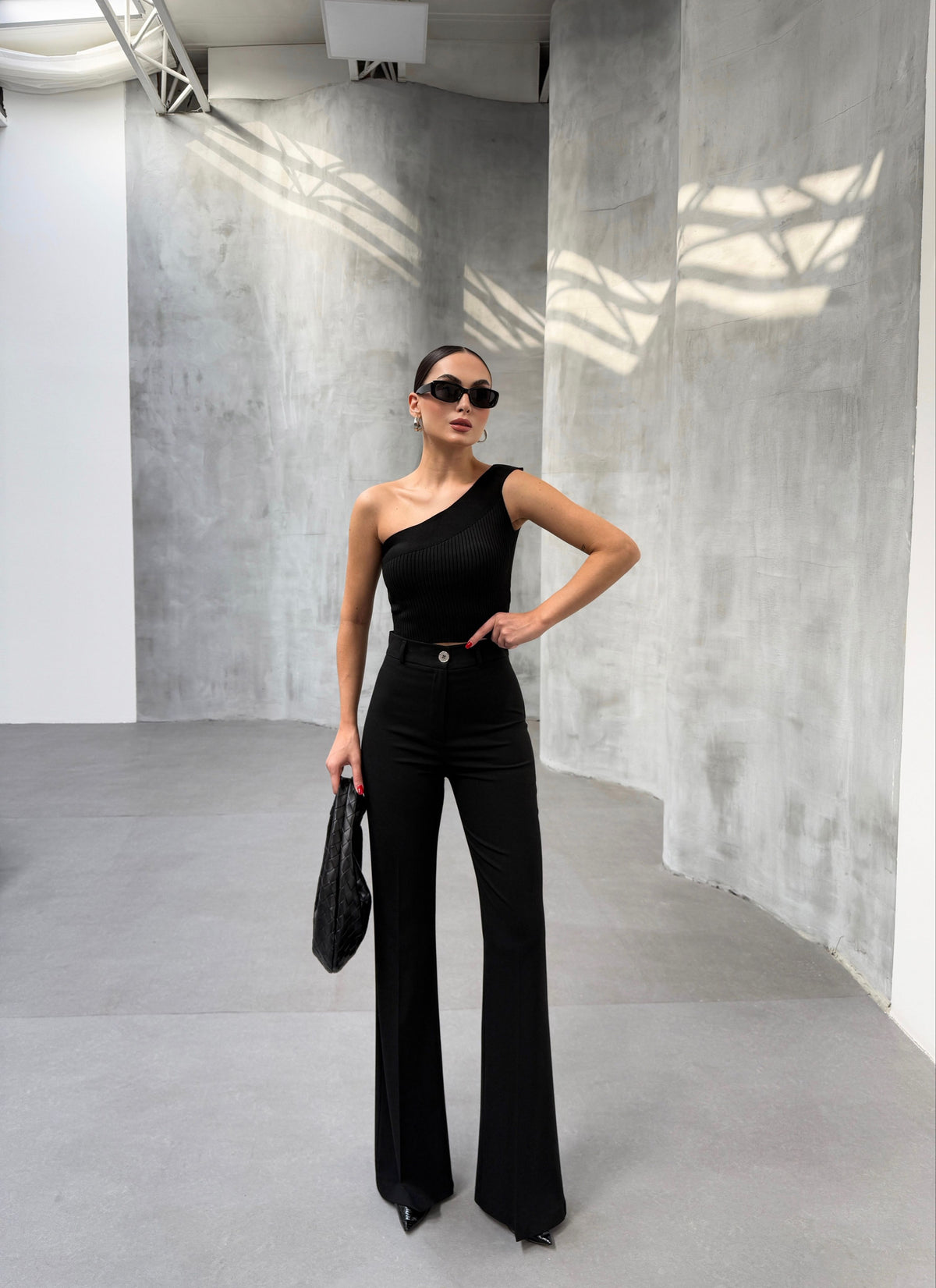 PANTALONI SLIM FIT CU TALIE ÎNALTĂ, EVAZĂ, DIN SPANIOLĂ - Negru