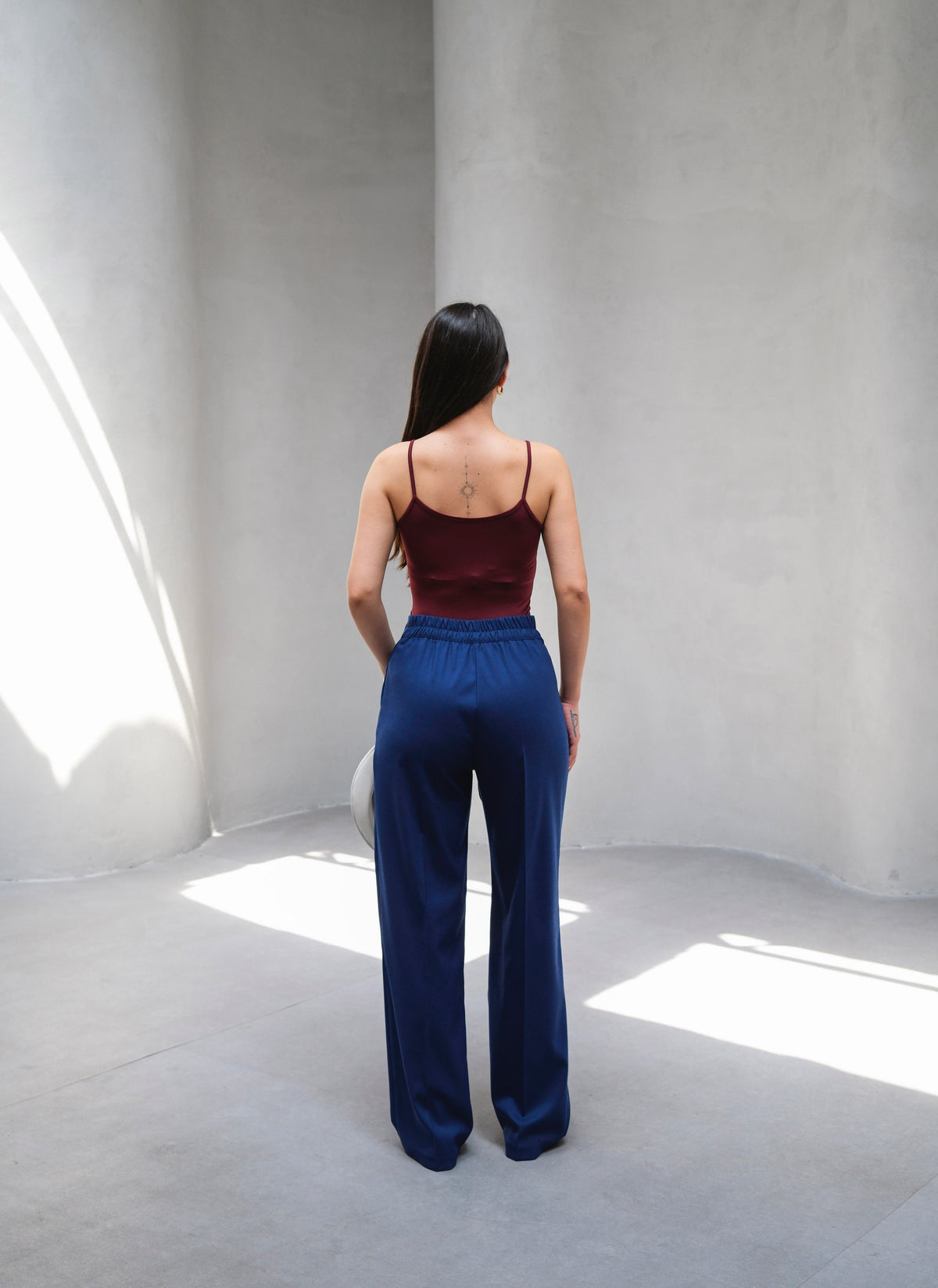 Pantaloni cu croi larg, elastic în spate, plisați, drapați - Indigo