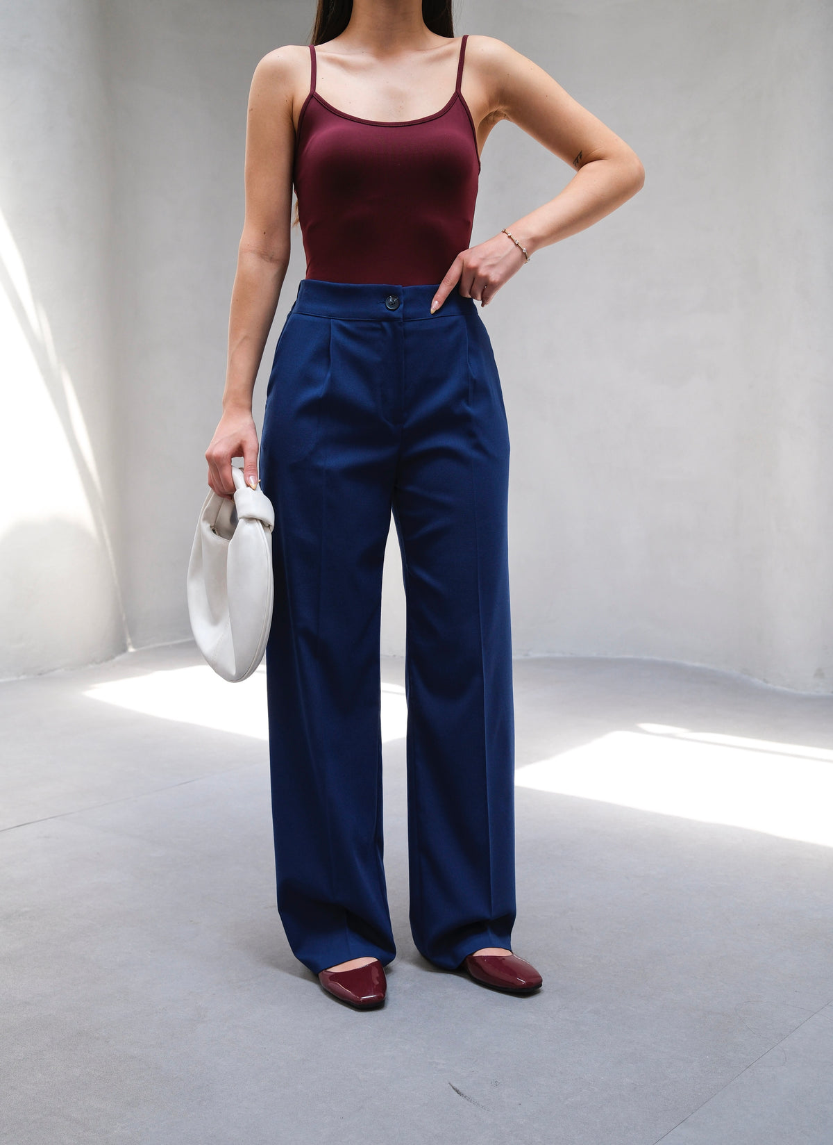 Pantaloni cu croi larg, elastic în spate, plisați, drapați - Indigo