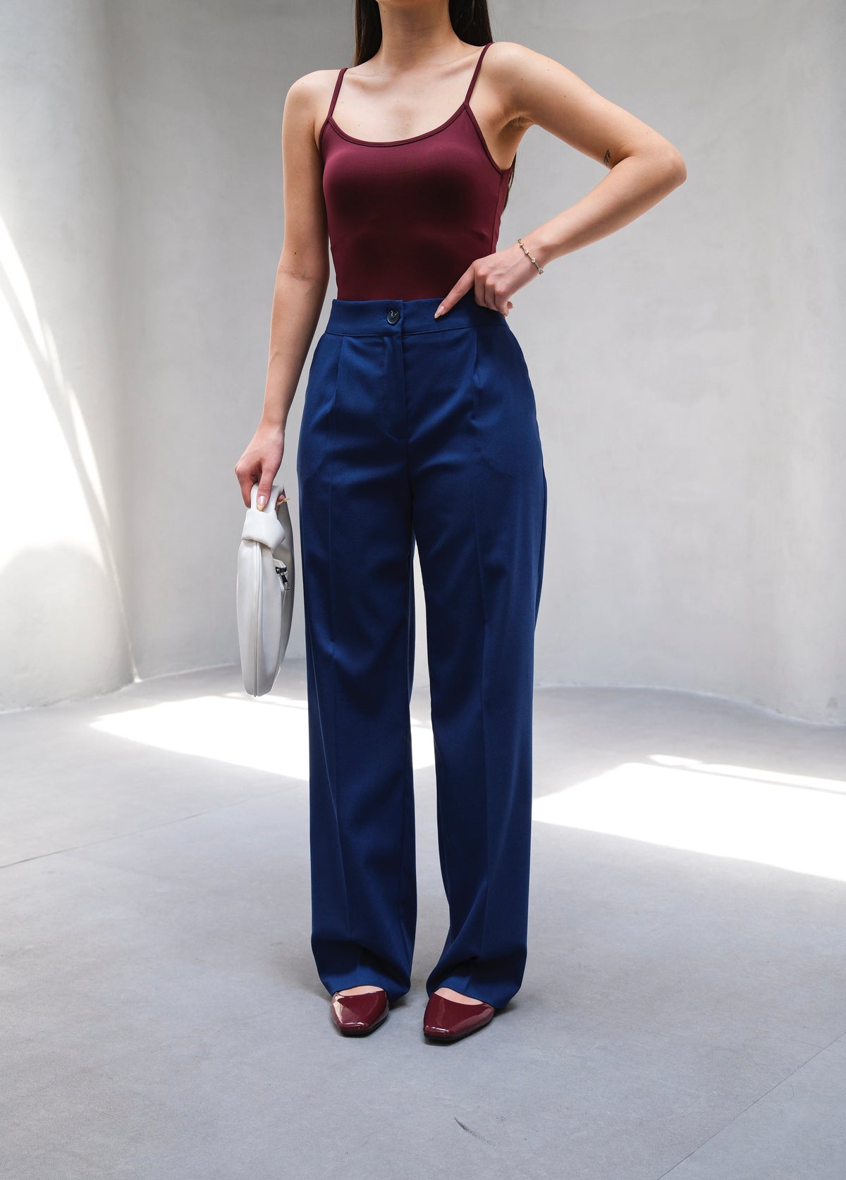 Pantaloni cu croi larg, elastic în spate, plisați, drapați - Indigo