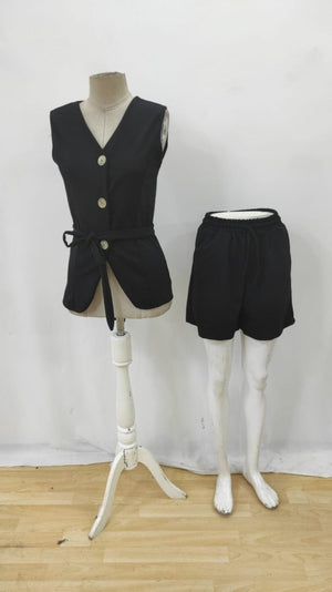 Set de două piese pentru femei, jachetă și pantaloni scurți din crep importat, fără mâneci, cu nasturi în față, 34436