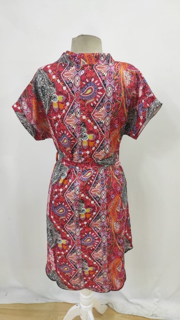 Rochie de damă cu mânecă scurtă, decolteu în V, guler mandarin, cu curea, din in cu model, 26527