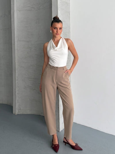 PANTALONI PÂNĂ LA GLEZNĂ - Născută