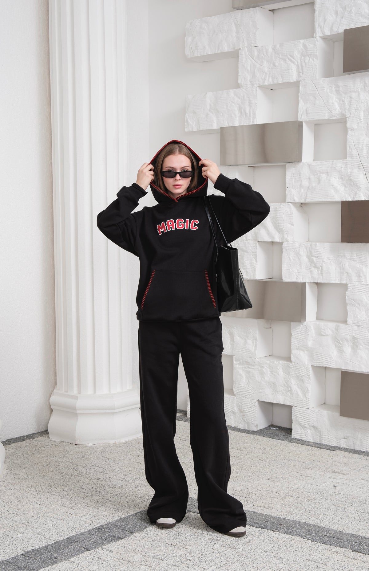 Set trening cu glugă și brodat Magic Suzene - Negru