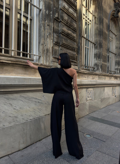 BAT-NECK PAMELA SUIT - Black