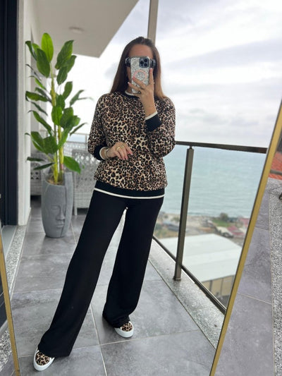 Set de două piese pentru femei - bluza din viscoză cu mâneci lungi, gât rotund, model leopard și pantaloni din viscoză, 37565