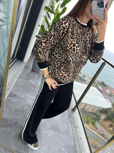 Set de două piese pentru femei - bluza din viscoză cu mâneci lungi, gât rotund, model leopard și pantaloni din viscoză, 37565