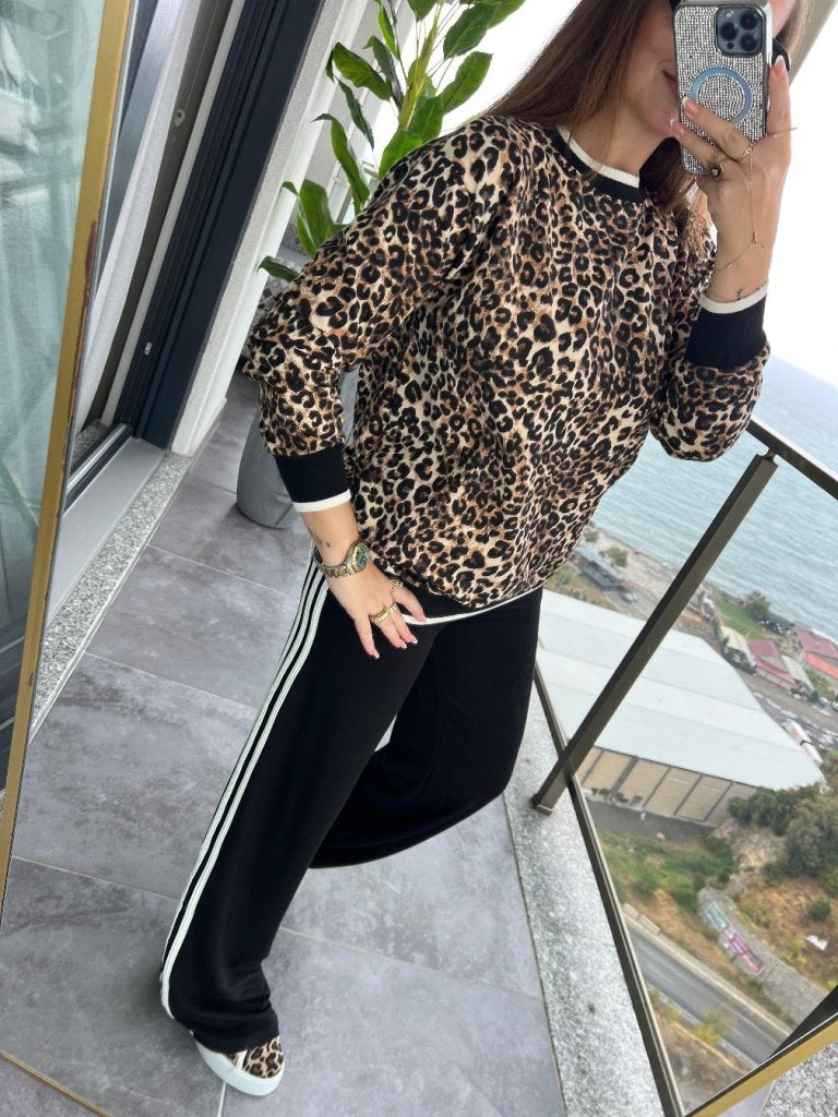 Set de două piese pentru femei - bluza din viscoză cu mâneci lungi, gât rotund, model leopard și pantaloni din viscoză, 37565
