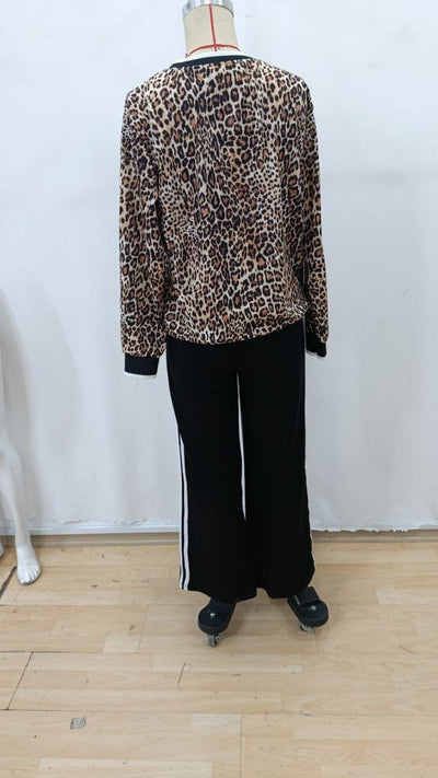 Set de două piese pentru femei - bluza din viscoză cu mâneci lungi, gât rotund, model leopard și pantaloni din viscoză, 37565