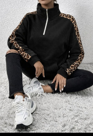 Bluză de damă din fleece cu mânecă lungă, guler înalt, fermoar frontal și detalii leopard, 30689