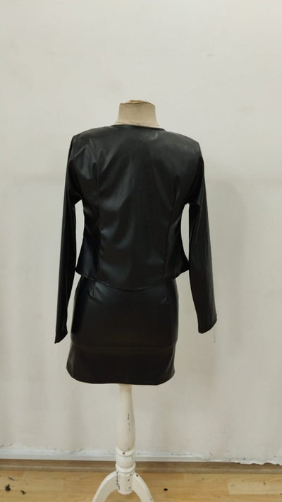 Costum Două Piese de Damă, cu Sacou din Piele cu Mâneci Lungi și Decolteu Deschis, și Rochie Mini cu Bretele și Guler Rotund, 30383