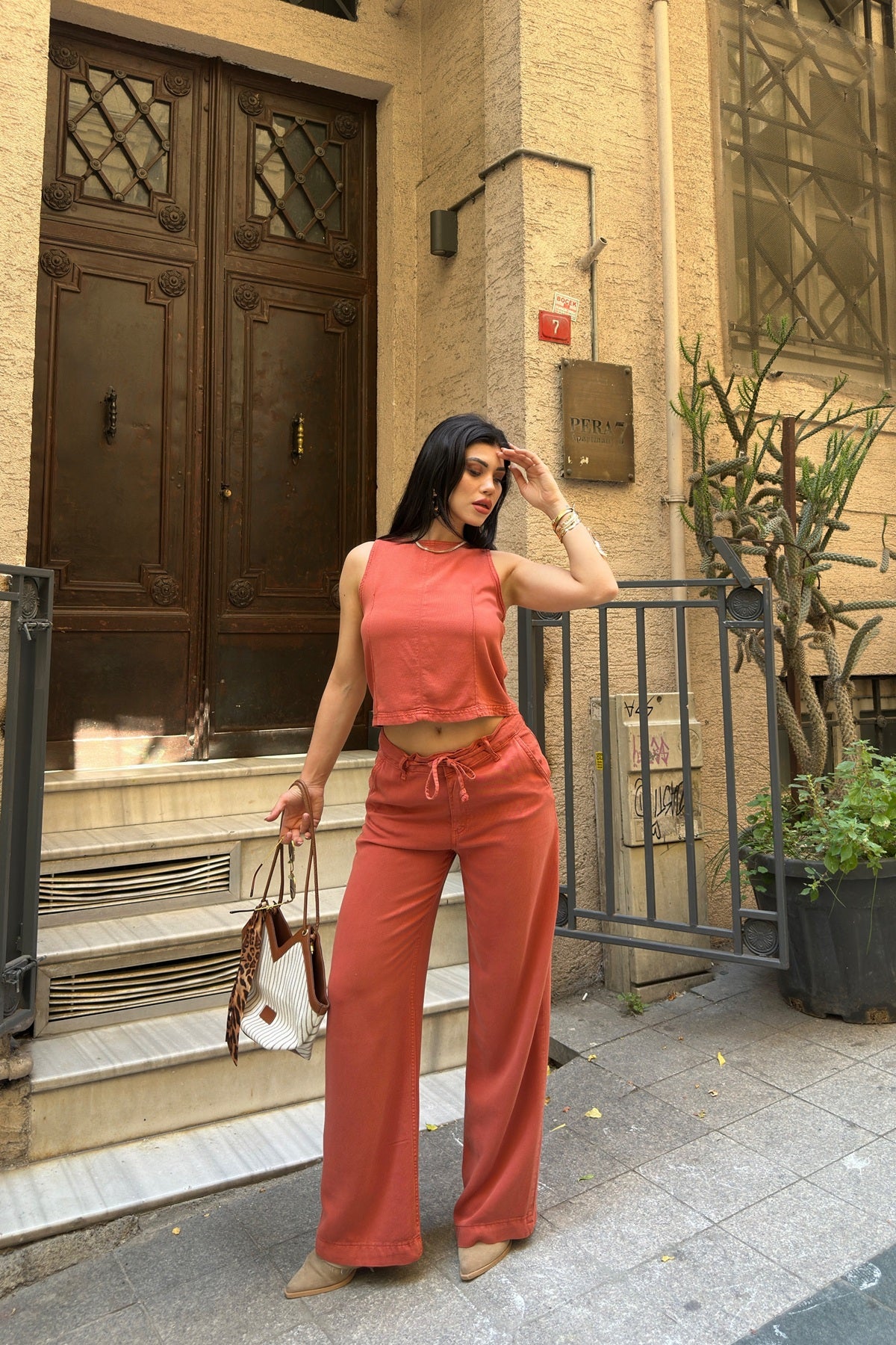Kolsuz Bluz ve Bağcıklı Relax Pantolon Takım 3214