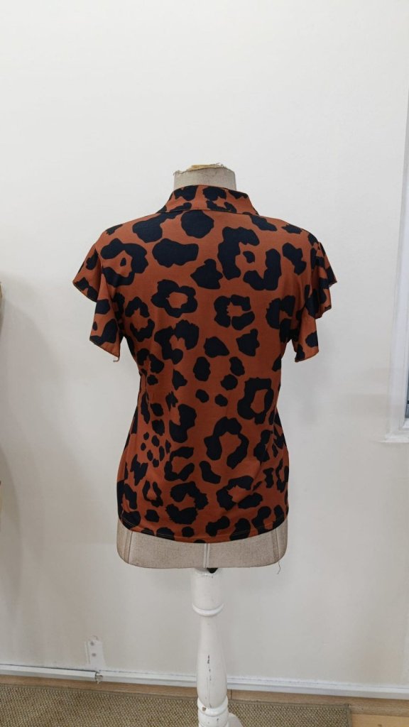 Bluză Supreme pentru femei, cu mâneci scurte, volane, decolteu în V, imprimeu leopard, 31118