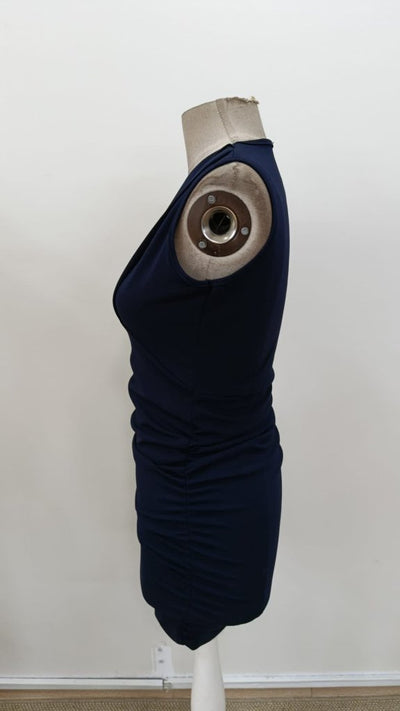 Rochie scurtă femininǎ din Krep importat, cu bretele, guler în cruce, pliseu pe laterale, 36395