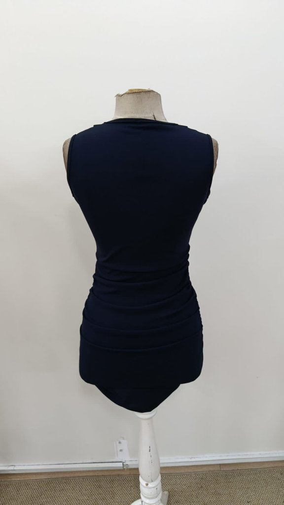 Rochie scurtă femininǎ din Krep importat, cu bretele, guler în cruce, pliseu pe laterale, 36395