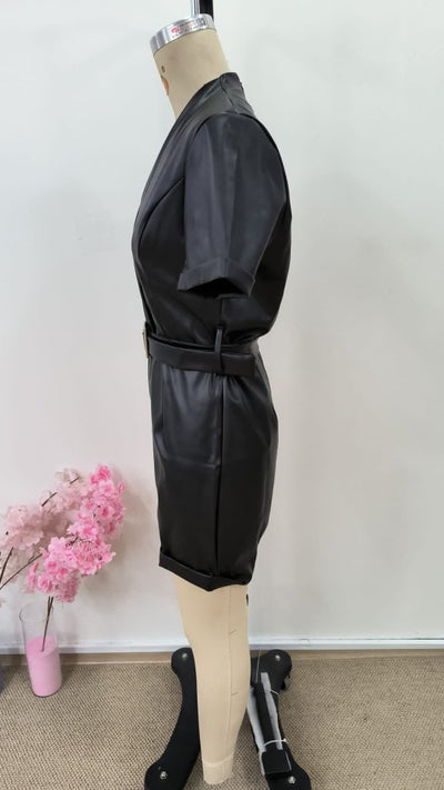 Kadın Kısa Kollu Kruvaze Yakalı Beli Kemerli Kısa Short Deri Tulum, 31277