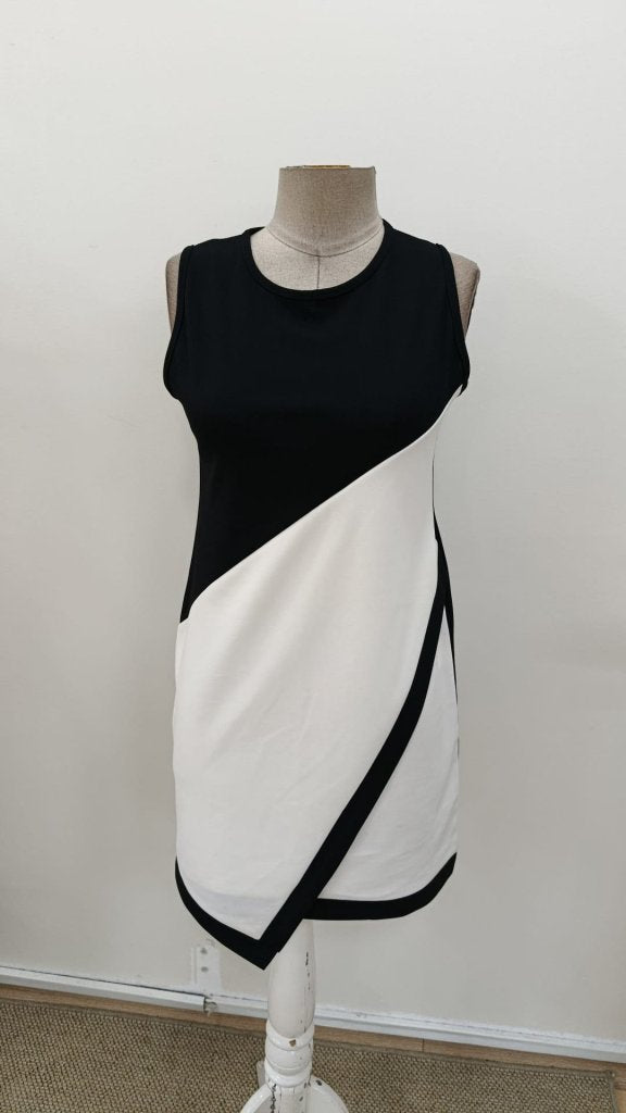 Rochie scurtă din crep importat, bicoloră, asimetrică, fără curea, cu guler rotund și bretele, pentru femei, 31316