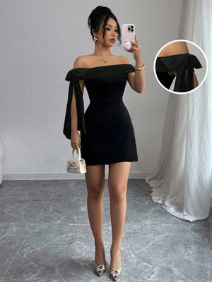 Rochie scurtă din crep importat, cu guler Madonna și detaliu cu panglică, 31411