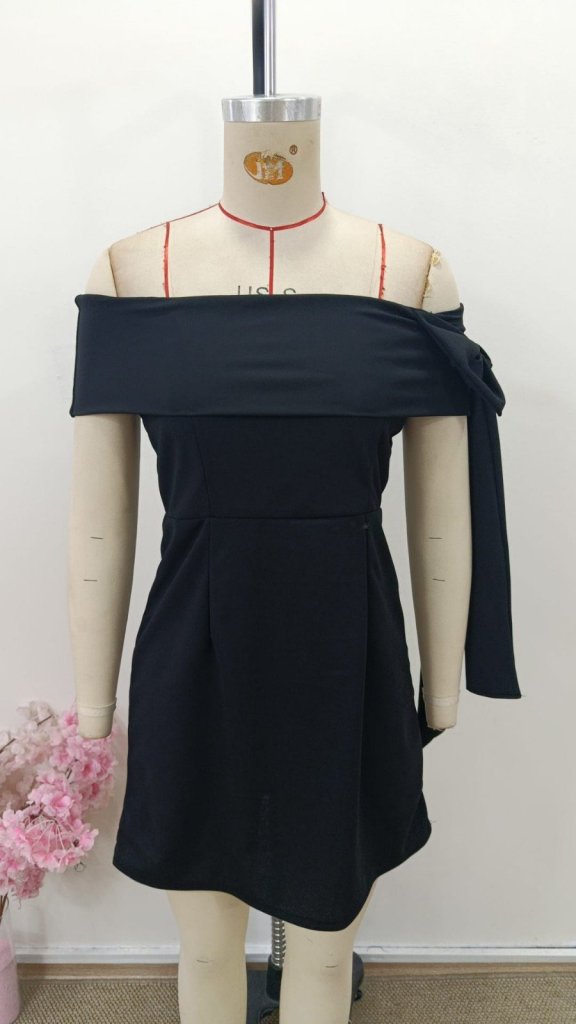 Rochie scurtă din crep importat, cu guler Madonna și detaliu cu panglică, 31411