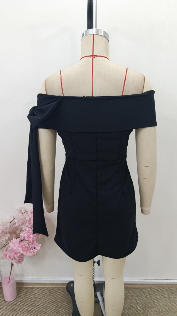 Rochie scurtă din crep importat, cu guler Madonna și detaliu cu panglică, 31411