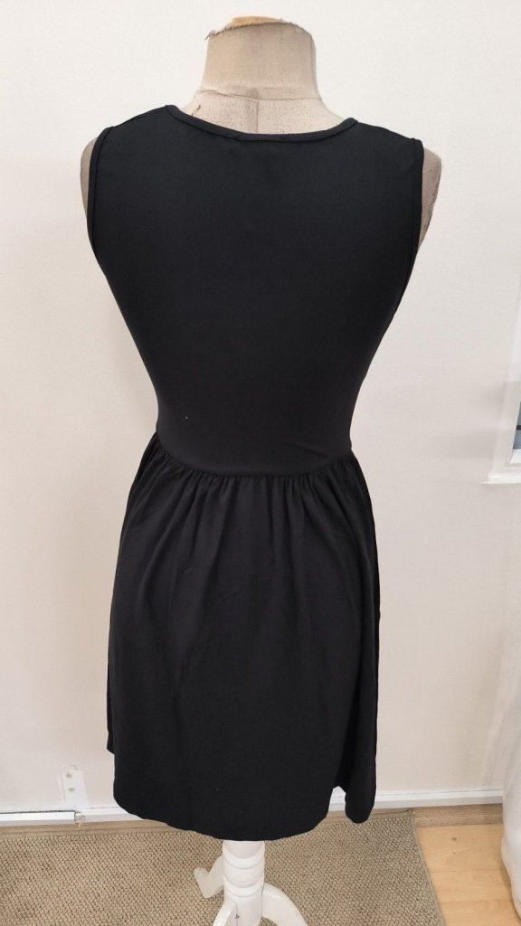 Rochie scurtă din viscoză pentru femei, cu guler rotund, bretele și nasturi, 31527