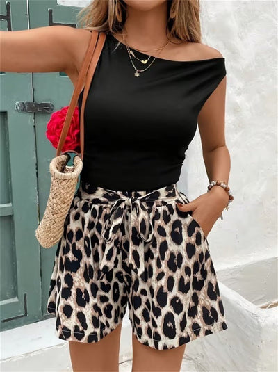 Set de două piese pentru femei, bluză din viscoză, fără mâneci, cu guler rotund și pantaloni scurți din modal cu imprimeu leopard, 31769