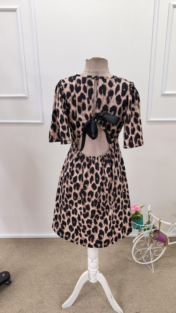 Rochie mini de damă, din suprafin, cu mâneci scurte, guler petrecut și imprimeu leopard, 31810