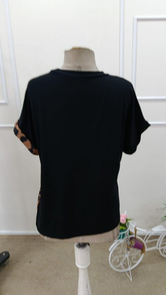 Bluza din viscoză pentru femei cu mâneci scurți, gât V, nasturi pe față, model leopard, 37592