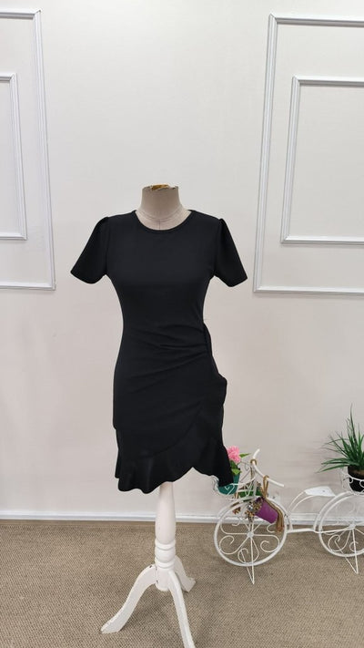 Rochie de damă din crep importat, cu mânecă scurtă, guler rotund și volane în față, 32799