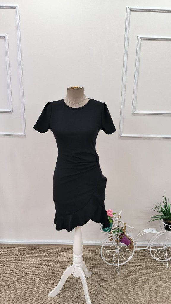 Rochie de damă din crep importat, cu mânecă scurtă, guler rotund și volane în față, 32799