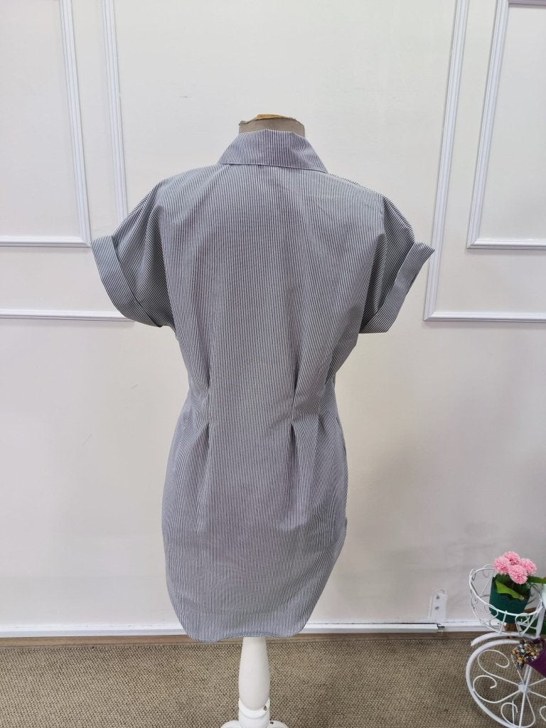 Rochie scurtă tricotată de damă, cu mânecă scurtă, guler și nasturi frontali, 32210