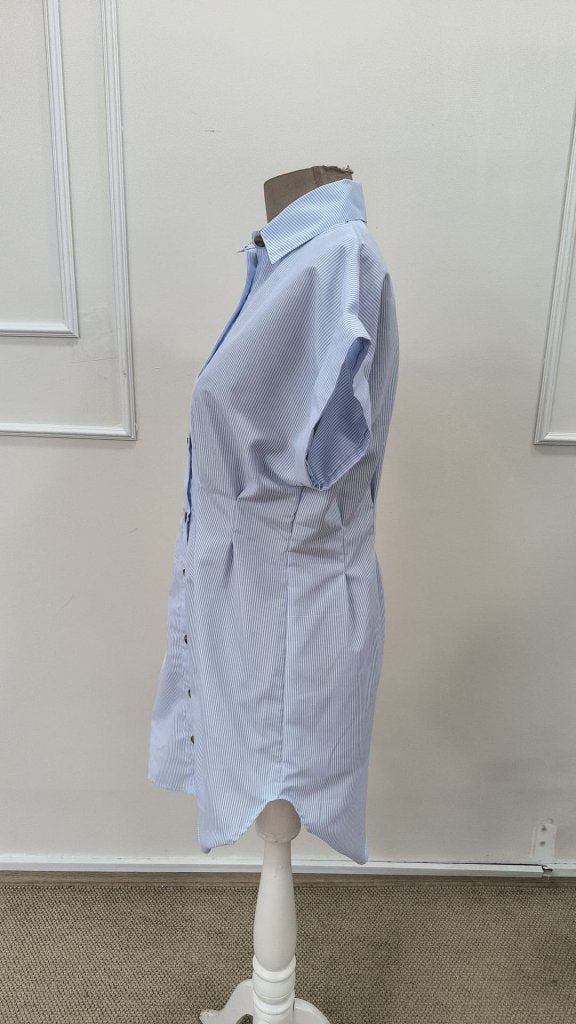 Rochie scurtă de damă tip polo, cu mânecă scurtă, din tricot fin, cu nasturi în față, 32212