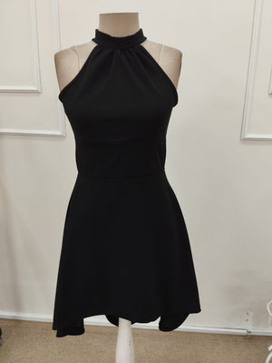 Rochie scurtă asimetrică din crep importat, cu umeri goi și decolteu inelar, 32316