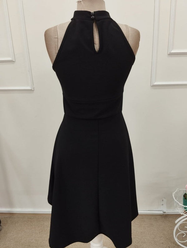 Rochie scurtă asimetrică din crep importat, cu umeri goi și decolteu inelar, 32316