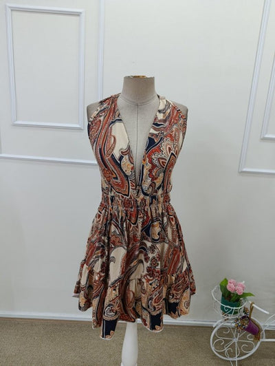 Rochie scurtă de damă, din suprafin, cu bretele, decolteu adânc, șiret la spate și imprimeu, model 32445