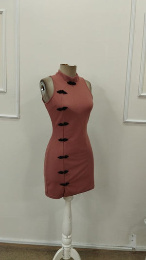 Rochie scurtă de damă din crep importat, cu decolteu pe umeri și papion, 32701