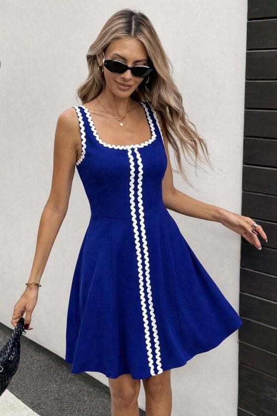Rochie scurtă evazată cu model cu dungi, guler rotund și bretele pentru femei, 32969