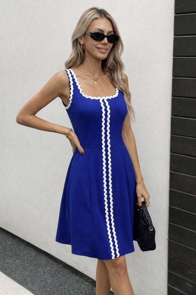 Rochie scurtă evazată cu model cu dungi, guler rotund și bretele pentru femei, 32969