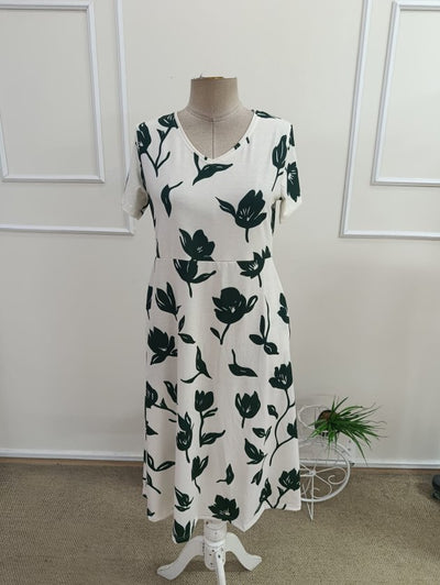 Women's Short Sleeve V-Neck Patterned Jersey Dress with Pocket Detail, 33266