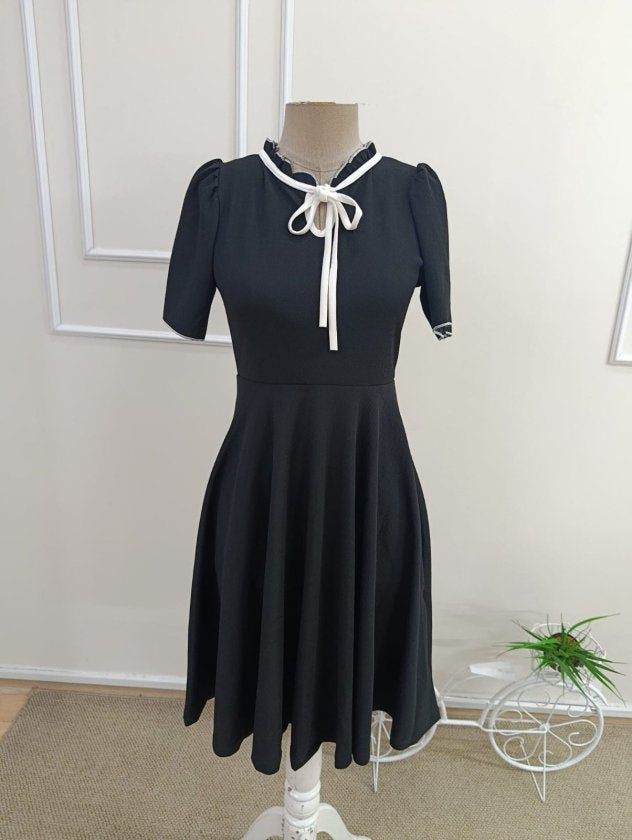 Rochie crep Janjan midi pentru femei cu maneca scurta, snur la gat si volanuri la baza, 35718