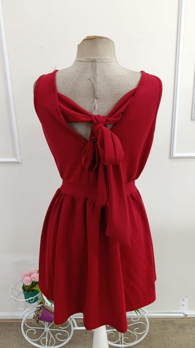 Rochie scurtă din crep strălucitor, cu decolteu înfășurat, bretele și fundă la spate, 33489