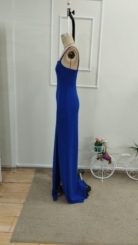 Rochie de damă din crep strălucitor, cu bretele, adânci și lungi, cu crăpături, 33523