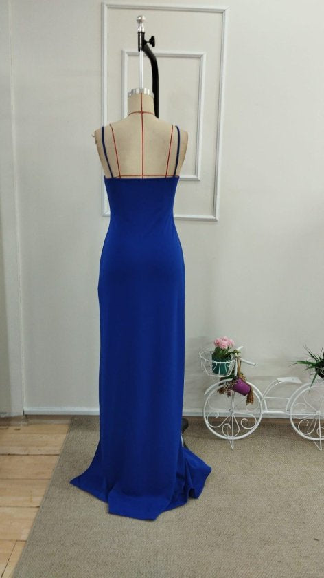 Rochie de damă din crep strălucitor, cu bretele, adânci și lungi, cu crăpături, 33523