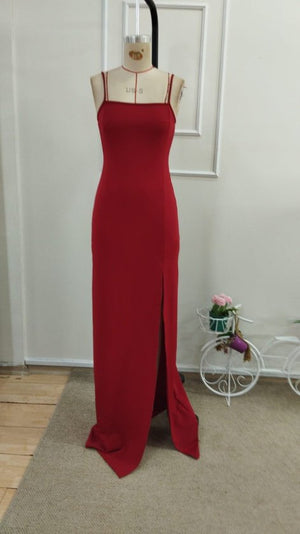 Rochie de damă din crep strălucitor, cu bretele, adânci și lungi, cu crăpături, 33524