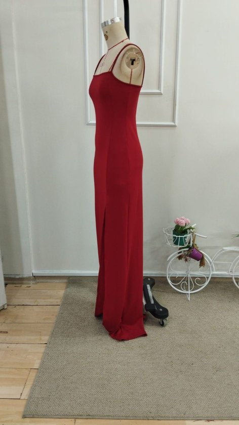 Rochie de damă din crep strălucitor, cu bretele, adânci și lungi, cu crăpături, 33524