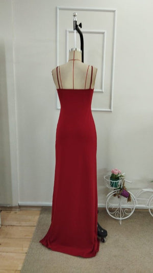 Rochie de damă din crep strălucitor, cu bretele, adânci și lungi, cu crăpături, 33524