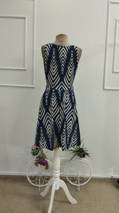 Rochie scurtă Supreme pentru femei, cu guler rotund, bretele, nasturi și detaliu cruce în față, 33595
