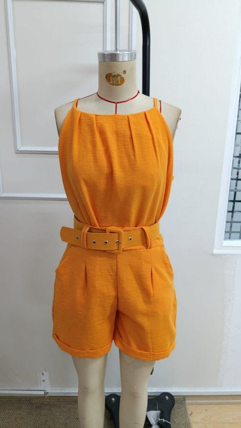 Set de două piese format din bluză scurtă cu bretele de gât și pantaloni scurți, 33655