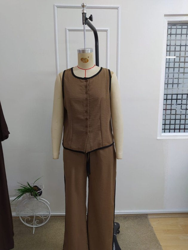Set de două piese pentru femei, vestă și pantaloni fără mâneci, cu nasturi în față, 34194
