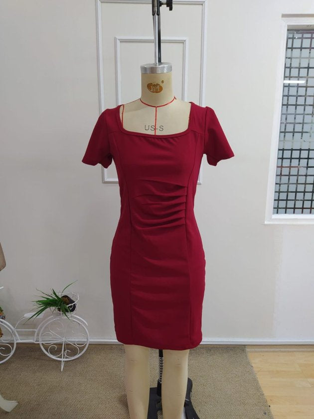 Rochie scurtă de damă, cu mânecă scurtă, guler pătrat și încrețită lateral, din crep importat, 37833